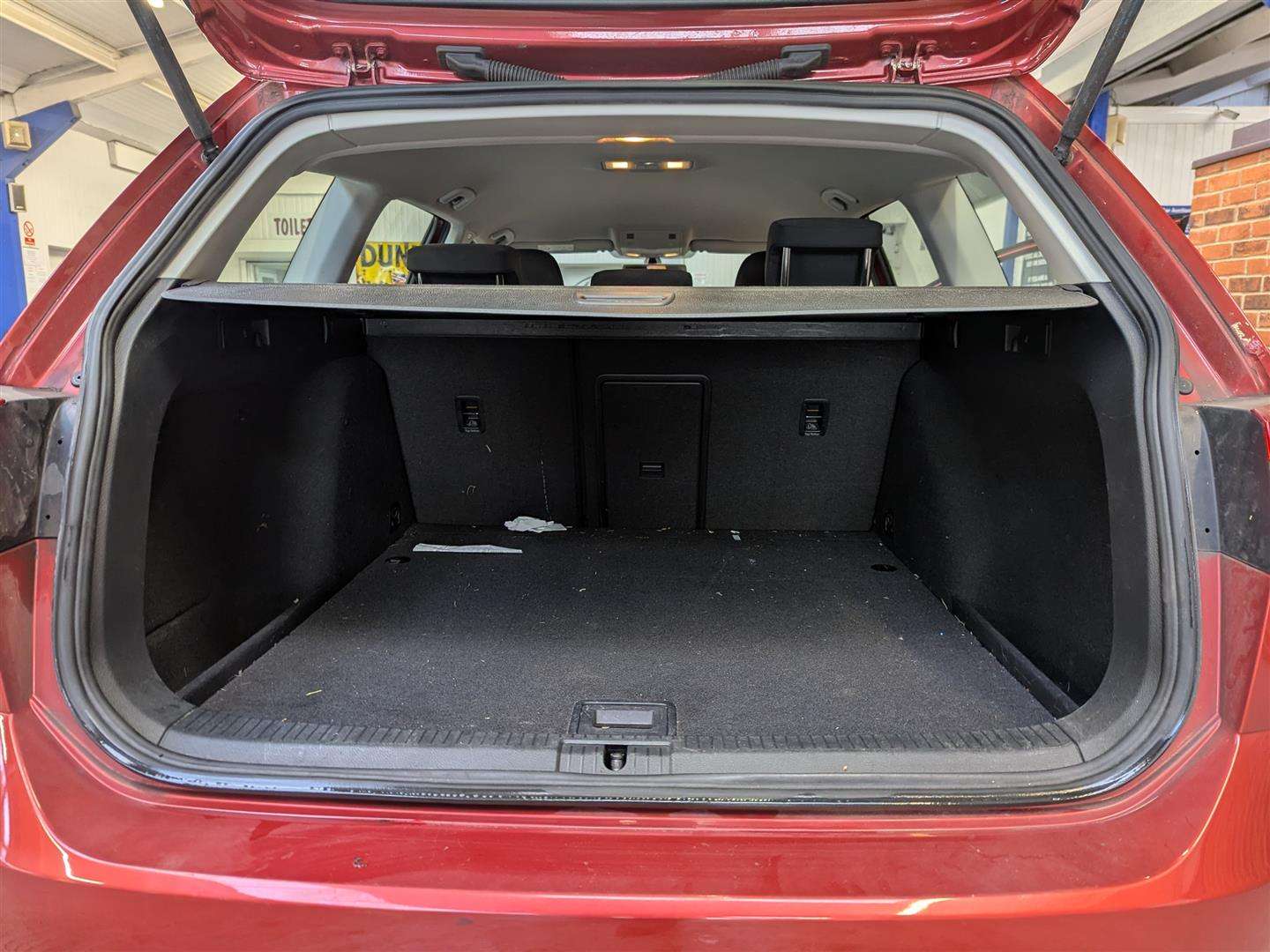 <p>2014 VOLKSWAGEN GOLF SE BLUEMOTION TECH T</p>