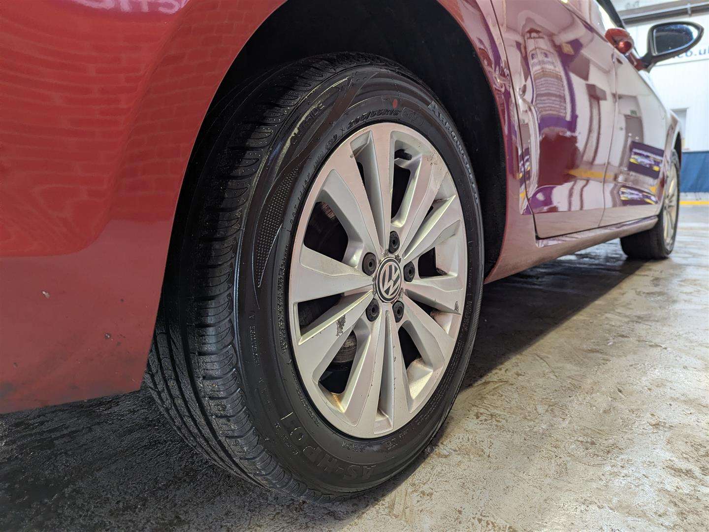 <p>2014 VOLKSWAGEN GOLF SE BLUEMOTION TECH T</p>