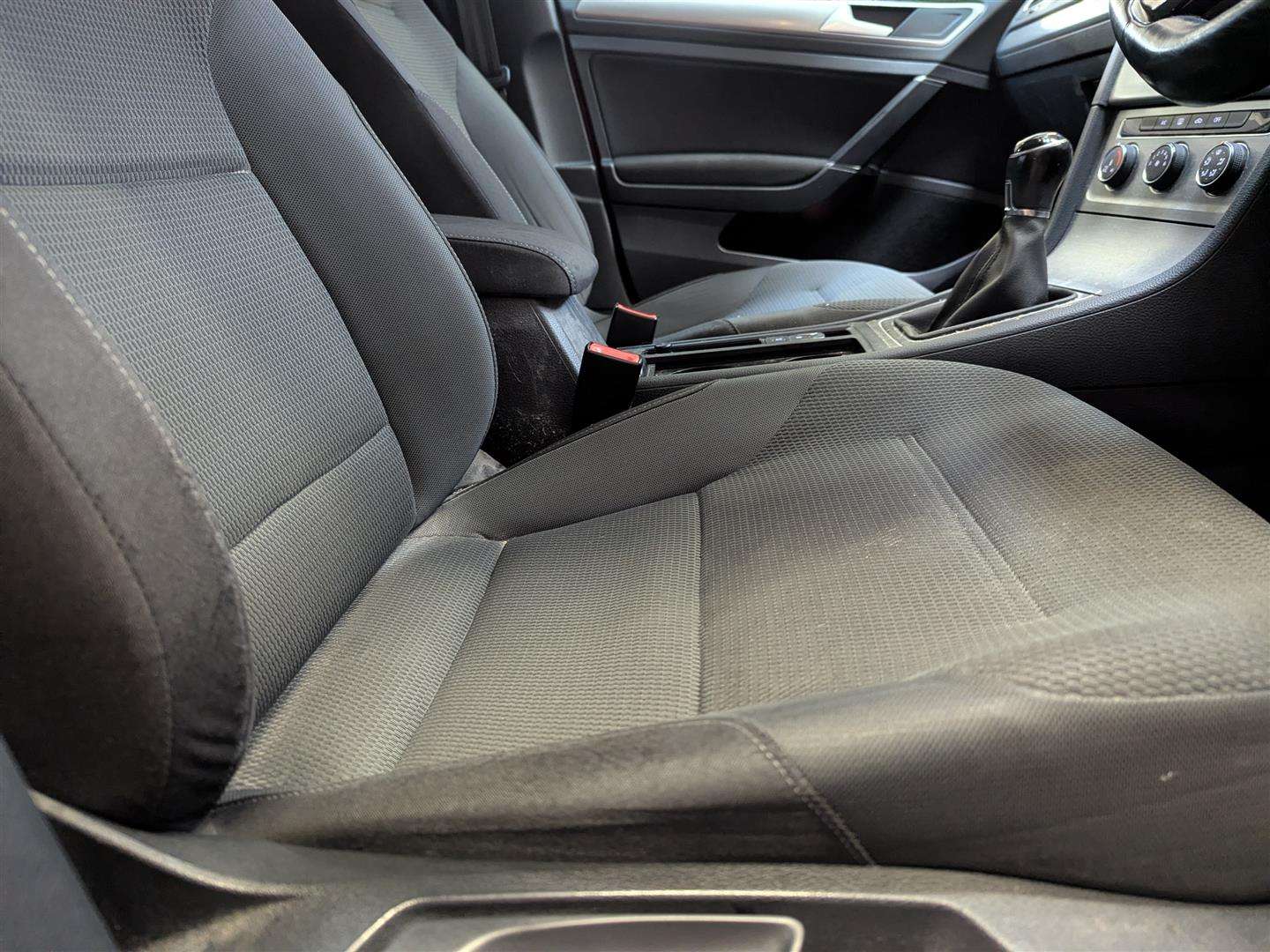 <p>2014 VOLKSWAGEN GOLF SE BLUEMOTION TECH T</p>