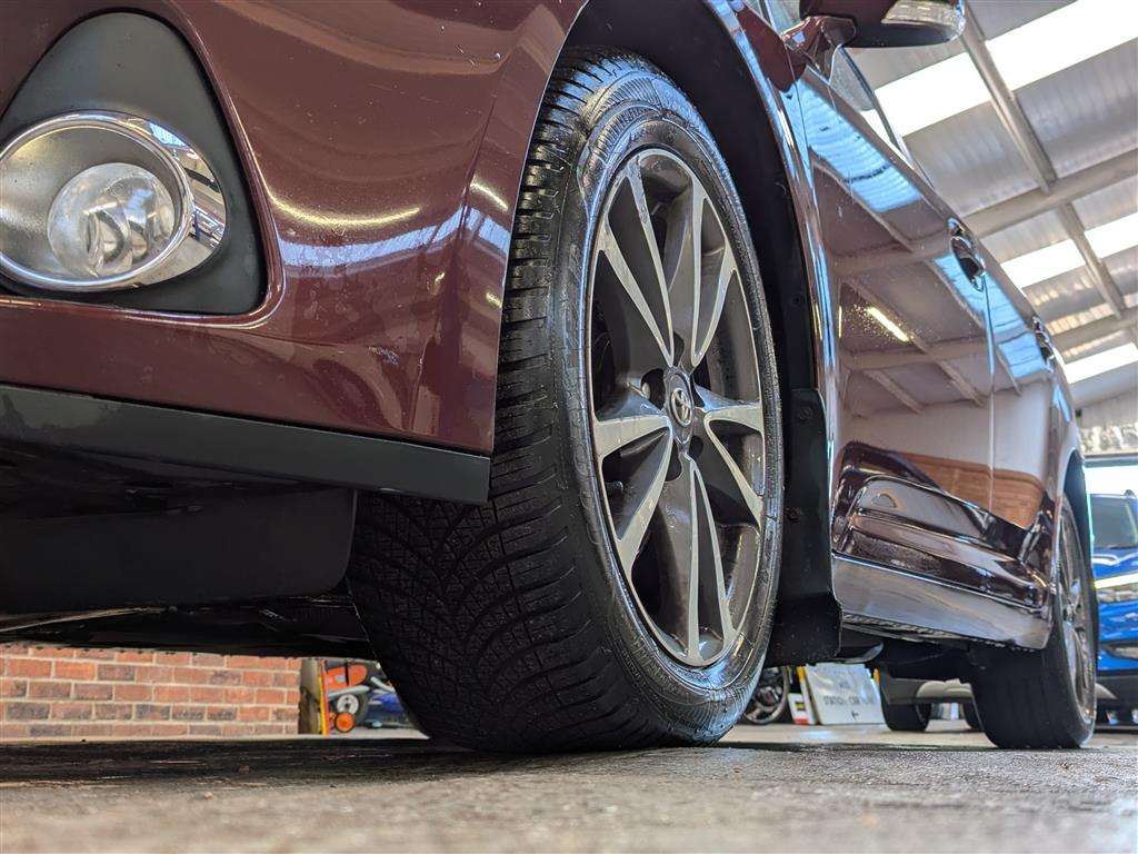 <p>2013 TOYOTA AVENSIS TR D-4D</p>