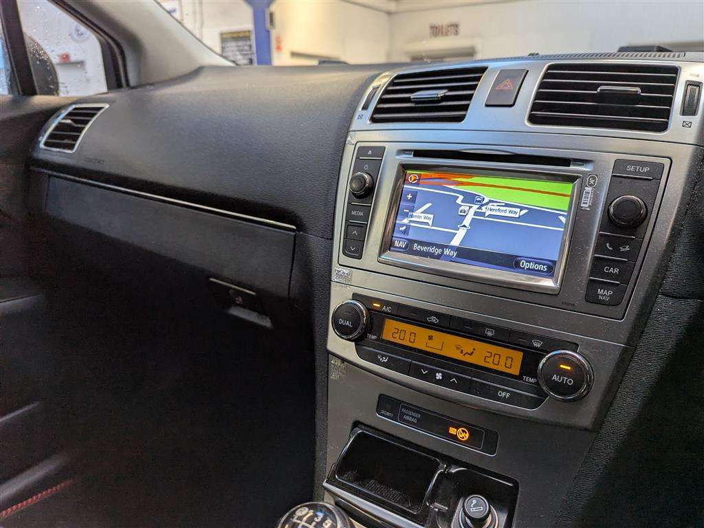 <p>2013 TOYOTA AVENSIS TR D-4D</p>