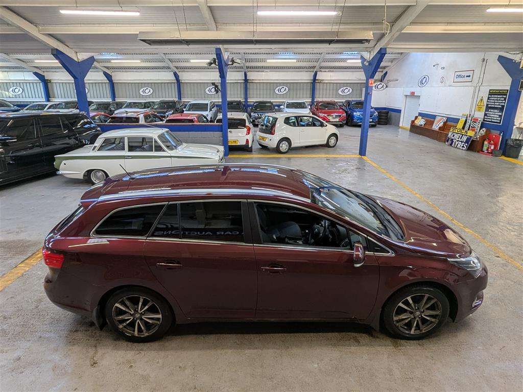 <p>2013 TOYOTA AVENSIS TR D-4D</p>