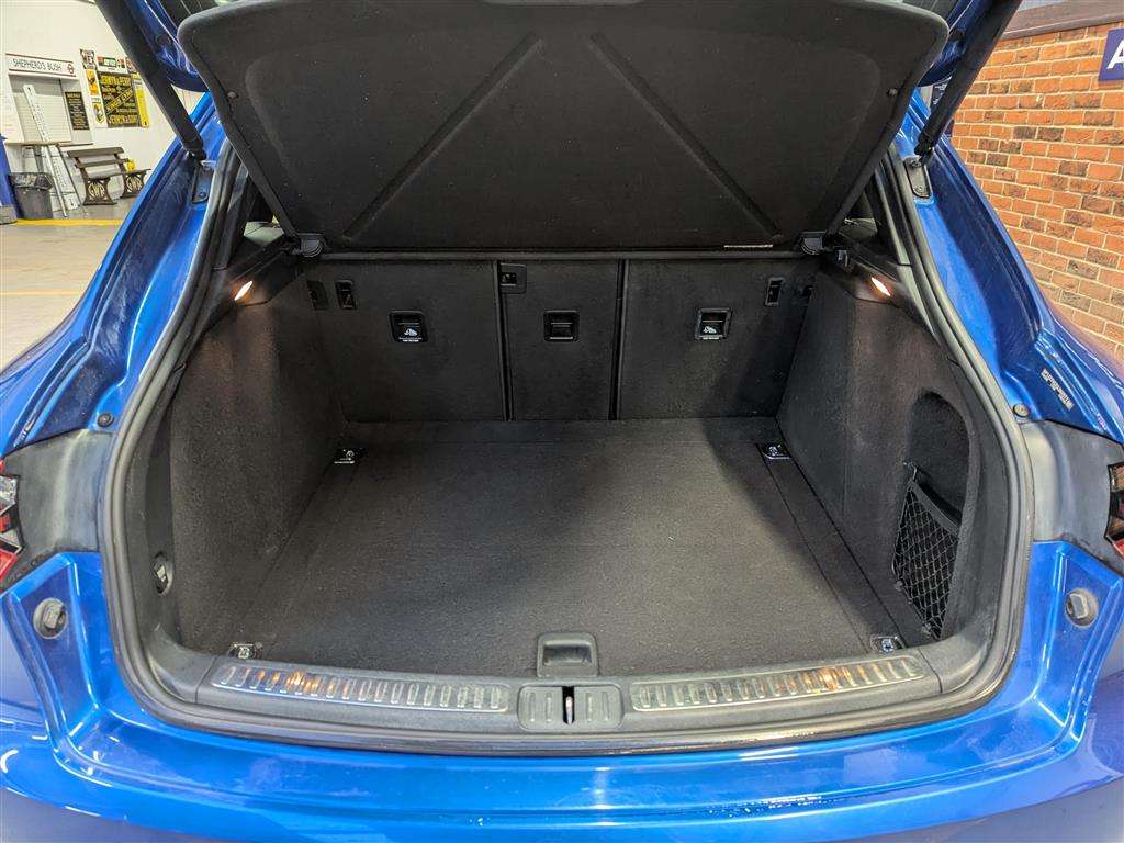 <p>2015 PORSCHE MACAN S D S-A</p>