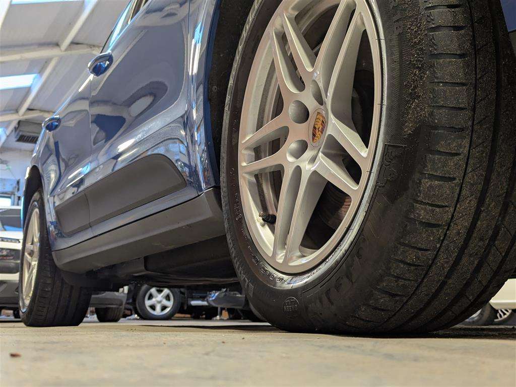 <p>2015 PORSCHE MACAN S D S-A</p>