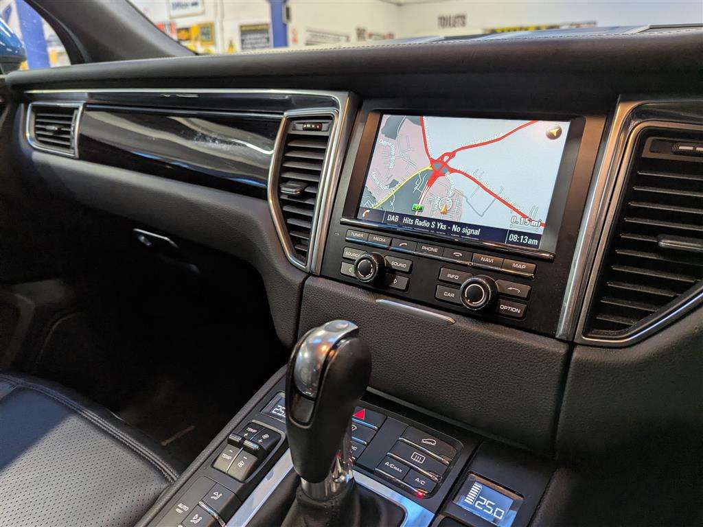 <p>2015 PORSCHE MACAN S D S-A</p>