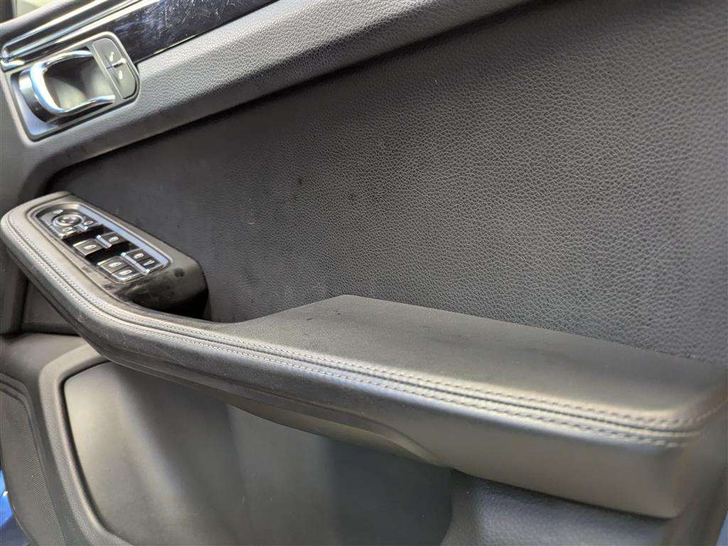 <p>2015 PORSCHE MACAN S D S-A</p>