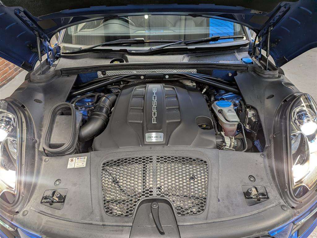 <p>2015 PORSCHE MACAN S D S-A</p>