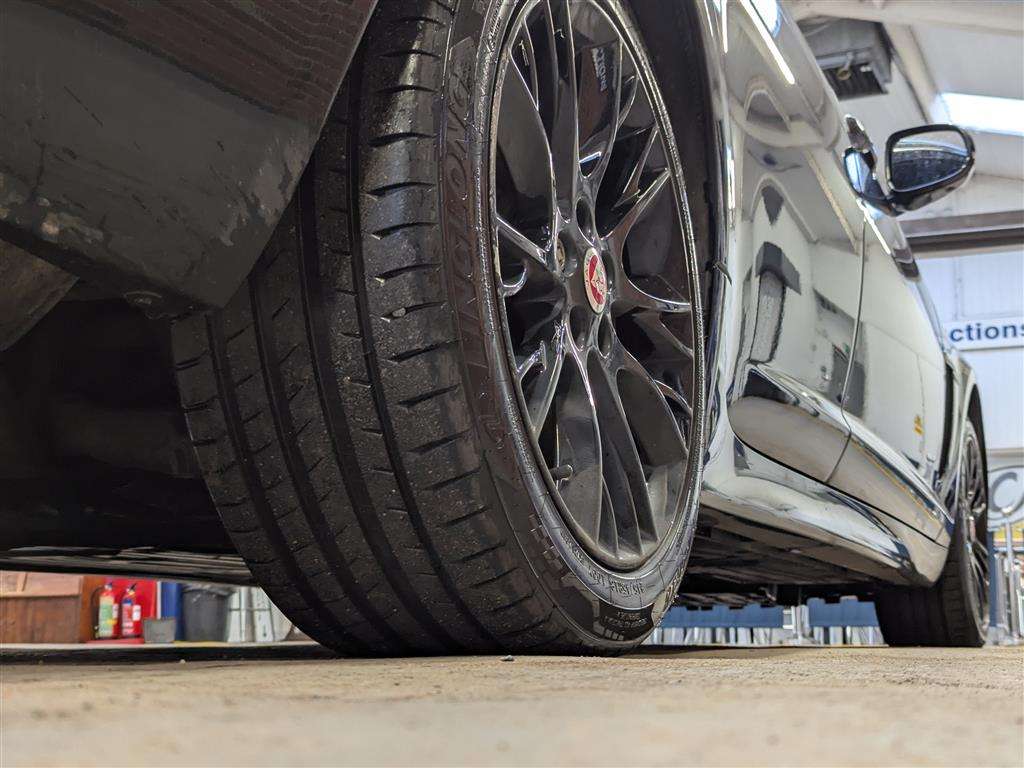 <p>2014 JAGUAR XF R-SPORT V6 D AUTO</p>