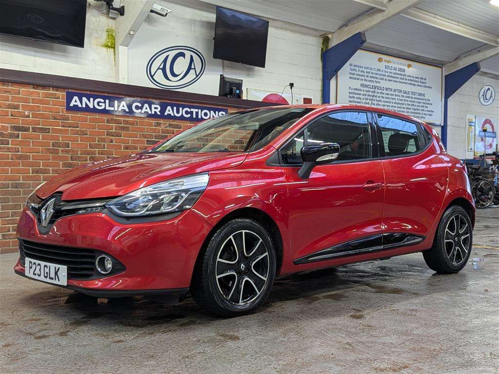 <p>2013 RENAULT CLIO DYNAMIQUE MEDIANAV</p>