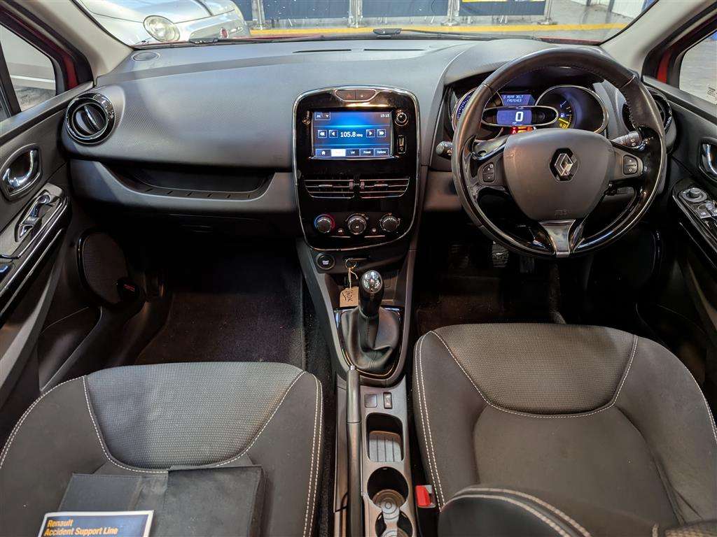 <p>2013 RENAULT CLIO DYNAMIQUE MEDIANAV</p>
