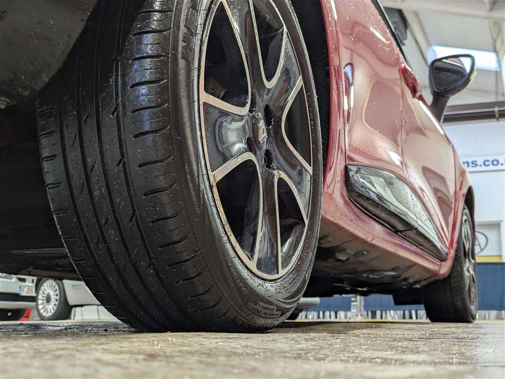 <p>2013 RENAULT CLIO DYNAMIQUE MEDIANAV</p>