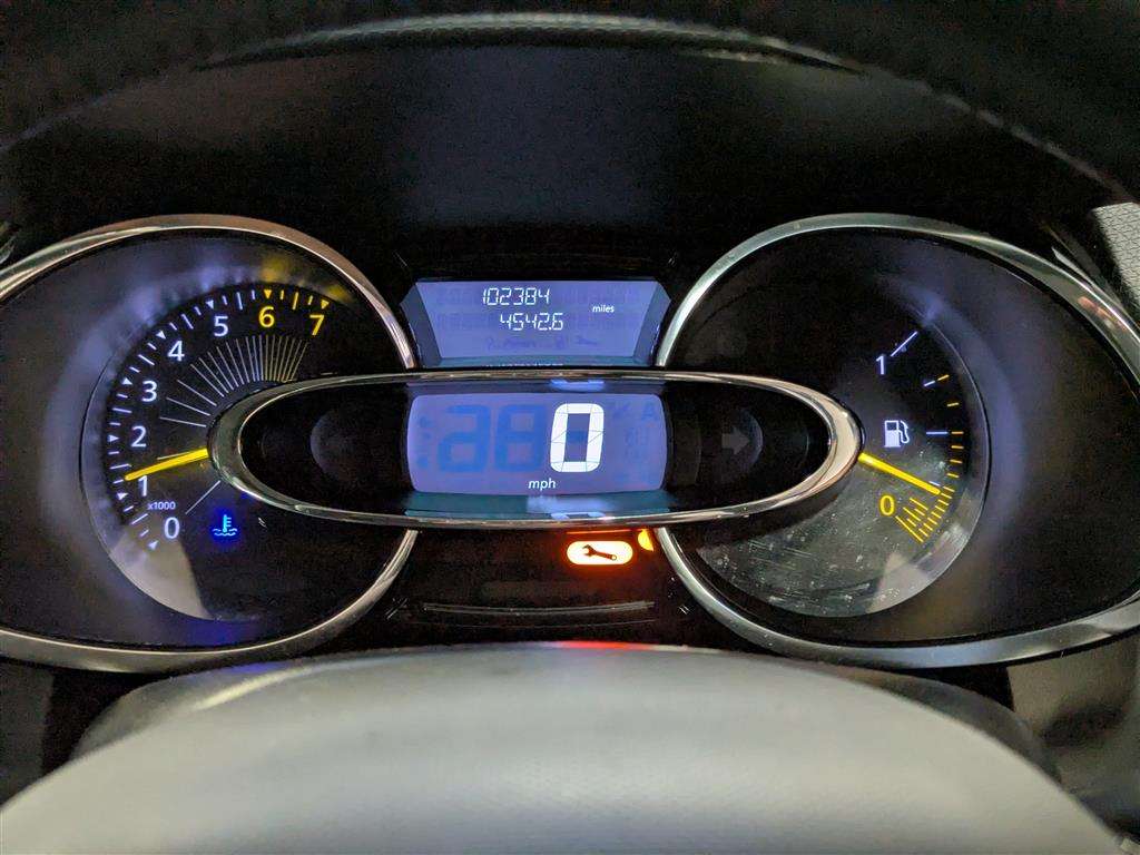 <p>2013 RENAULT CLIO DYNAMIQUE MEDIANAV</p>