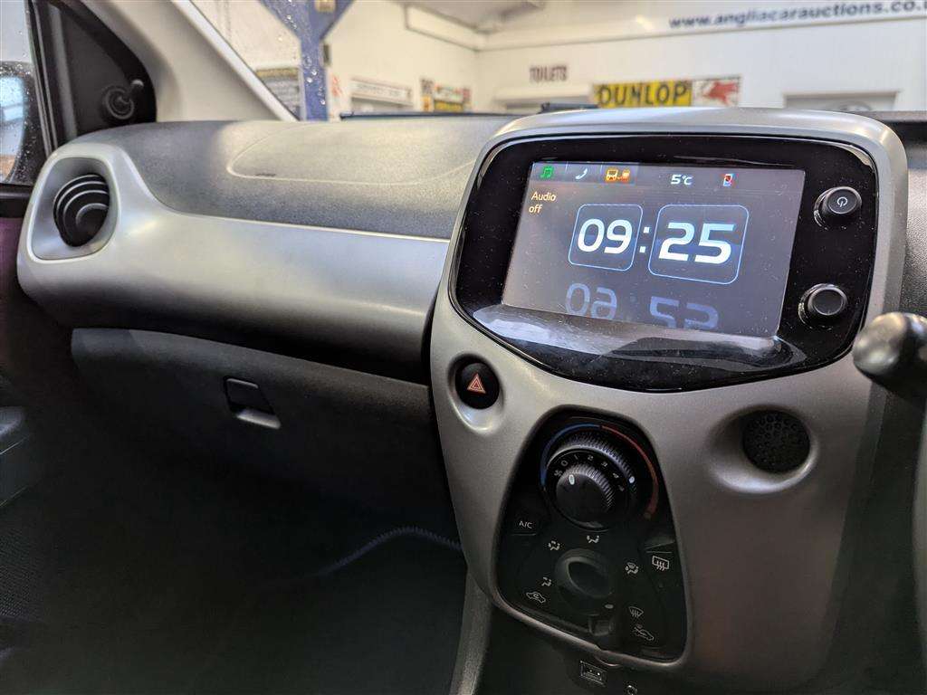 <p>2015 PEUGEOT 108 ACTIVE S-A</p>