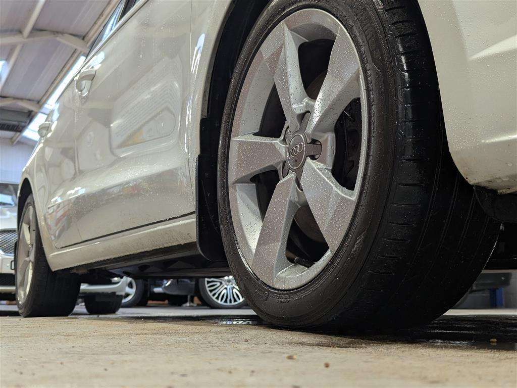 <p>2015 AUDI A1 SPORT TDI</p>