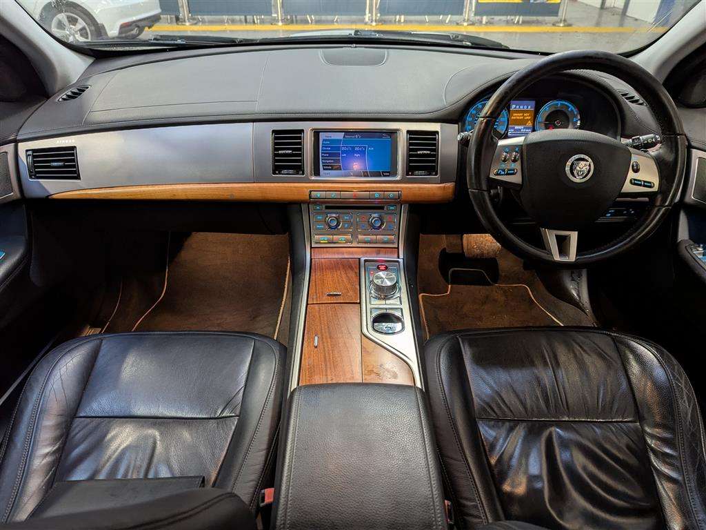<p>2010 JAGUAR XF LUXURY V6 AUTO</p>