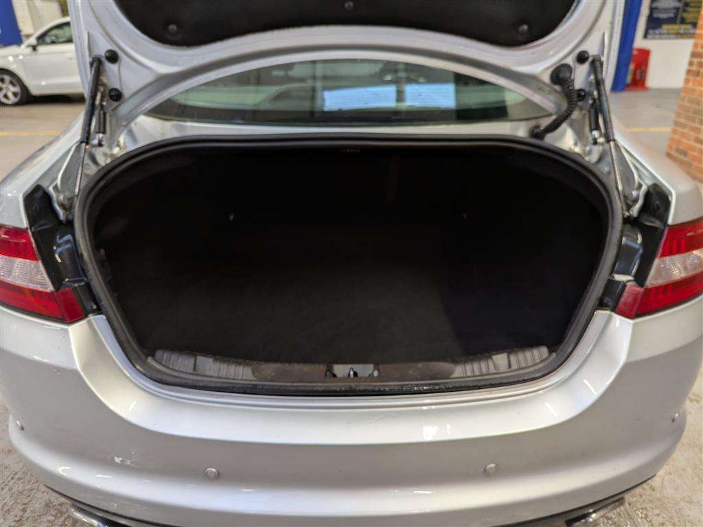 <p>2010 JAGUAR XF LUXURY V6 AUTO</p>
