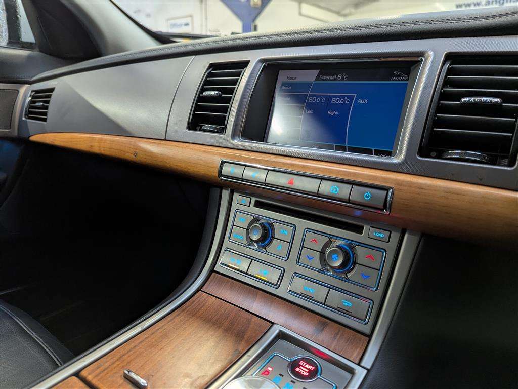 <p>2010 JAGUAR XF LUXURY V6 AUTO</p>