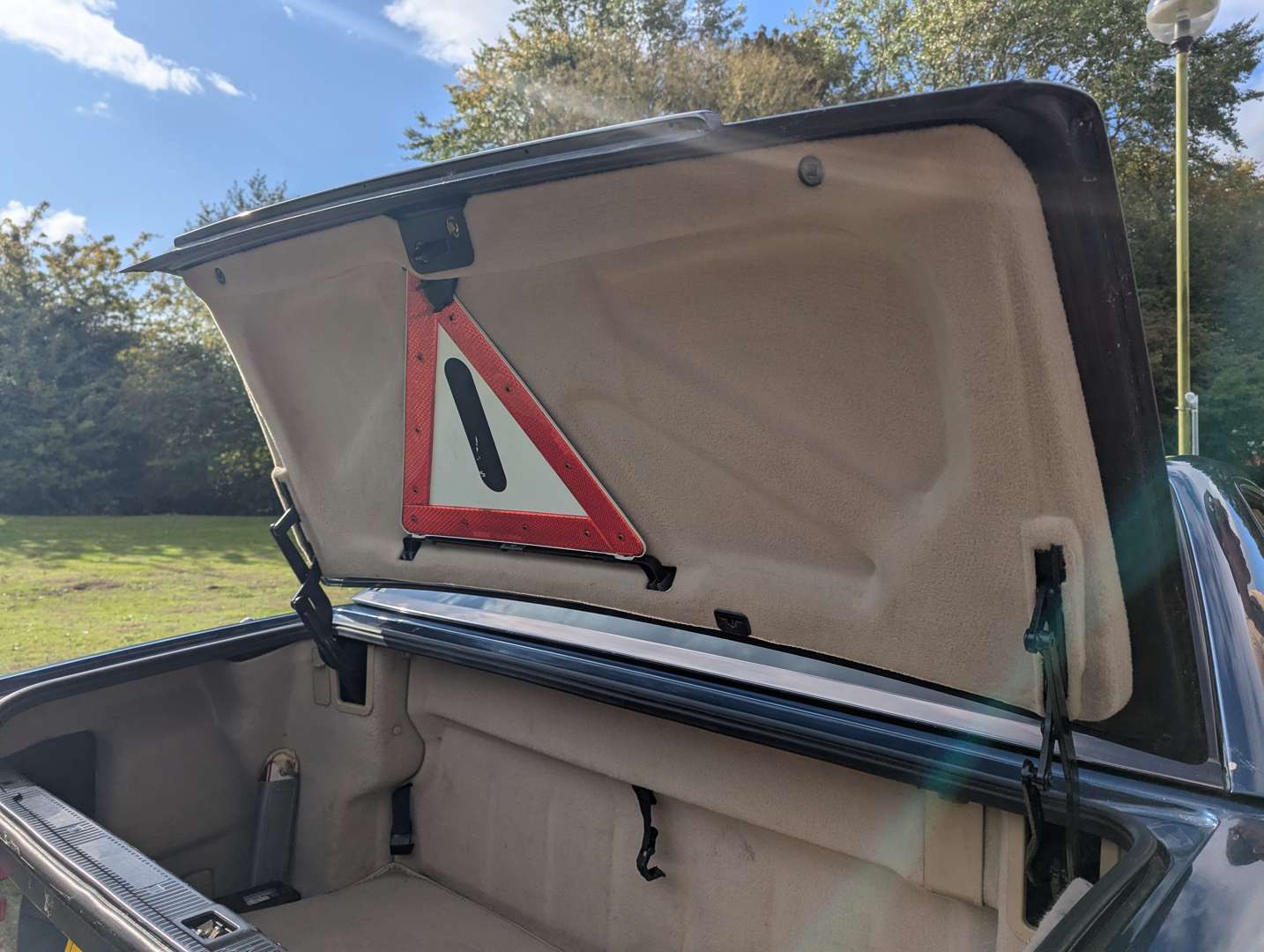 <p>1992 MERCEDES 300SL-24 AUTO</p>