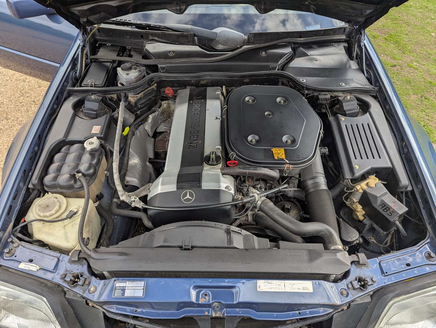 <p>1992 MERCEDES 300SL-24 AUTO</p>