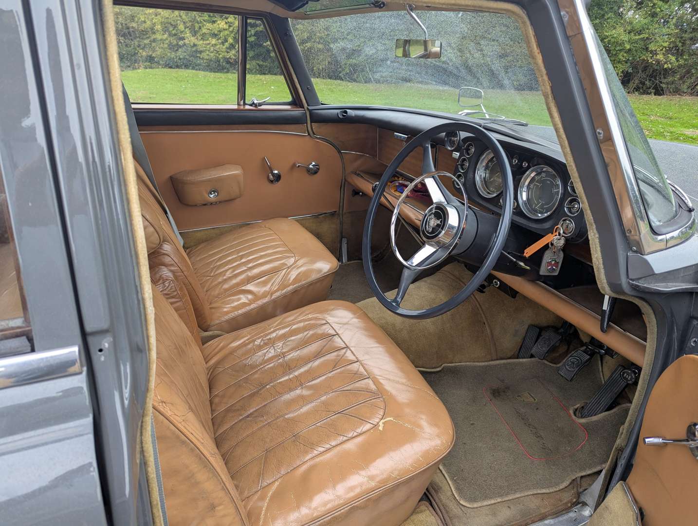 <p>1962 ROVER P5 SALOON</p>