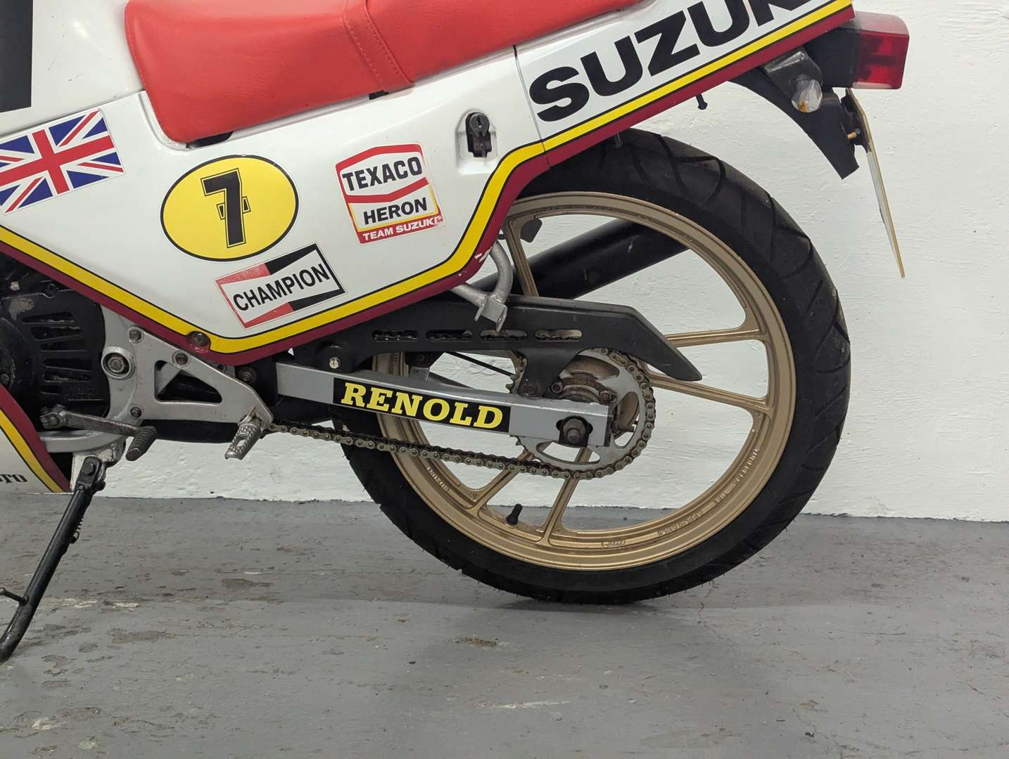 <p>1986 SUZUKI RG125 GAMMA POWER VALVE</p>