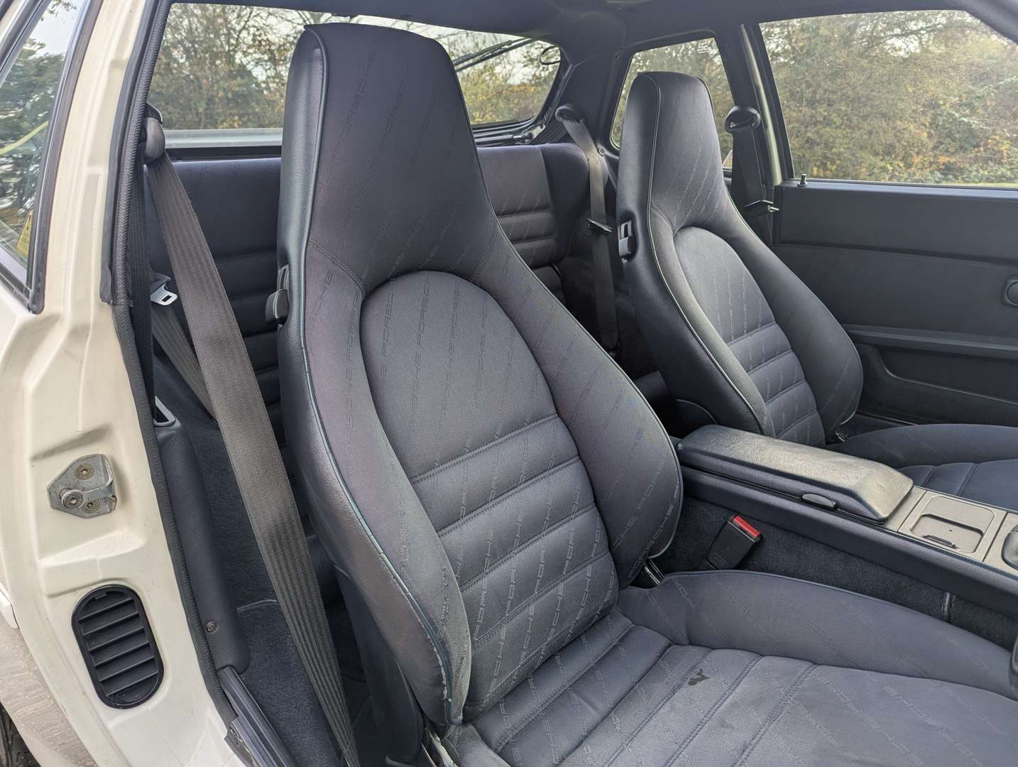 <p>1990 PORSCHE 944 S2</p>