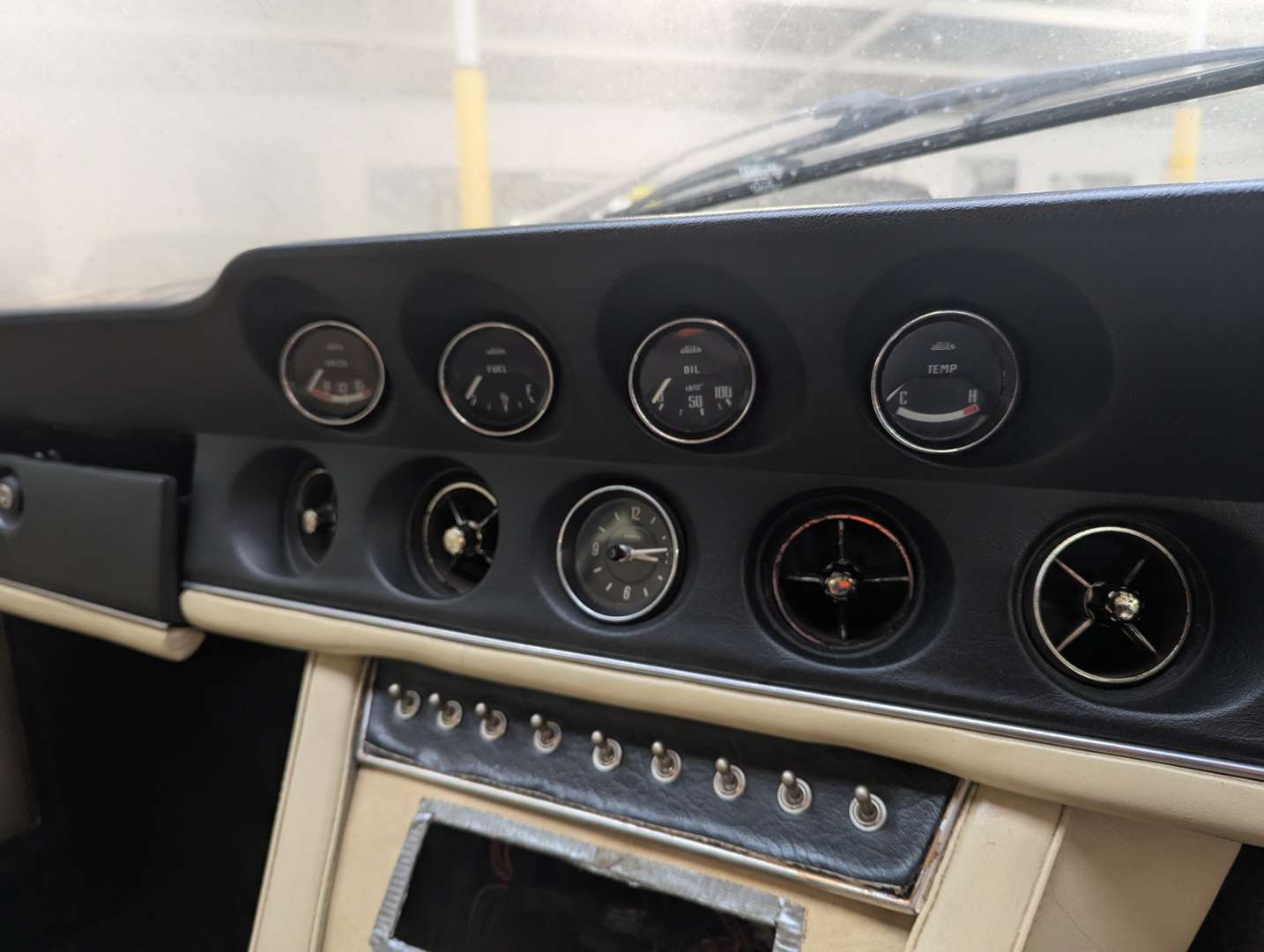 <p>1973 JENSEN INTERCEPTOR MKIII</p>