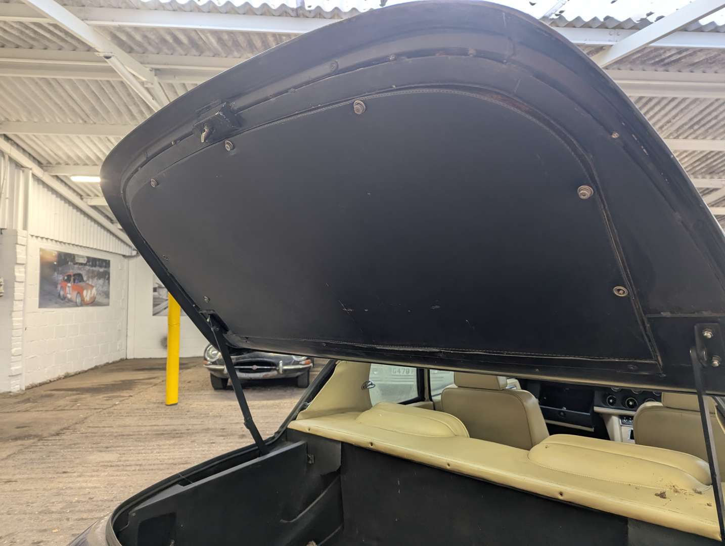 <p>1973 JENSEN INTERCEPTOR MKIII</p>