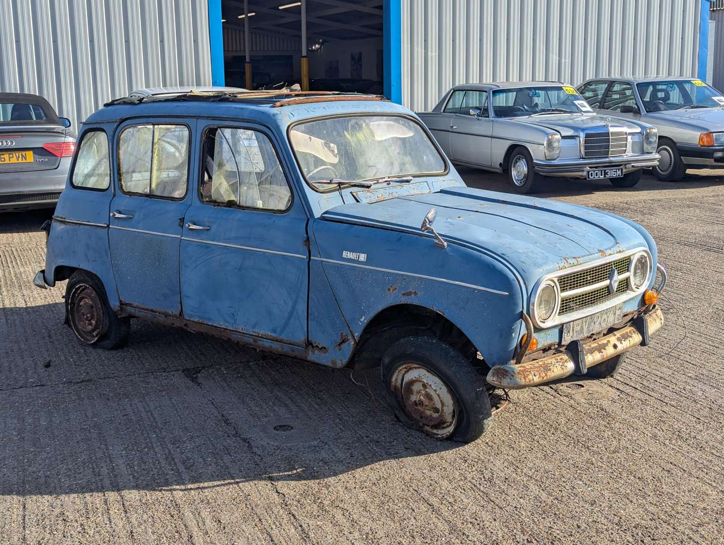 <p>1968 RENAULT 4</p>