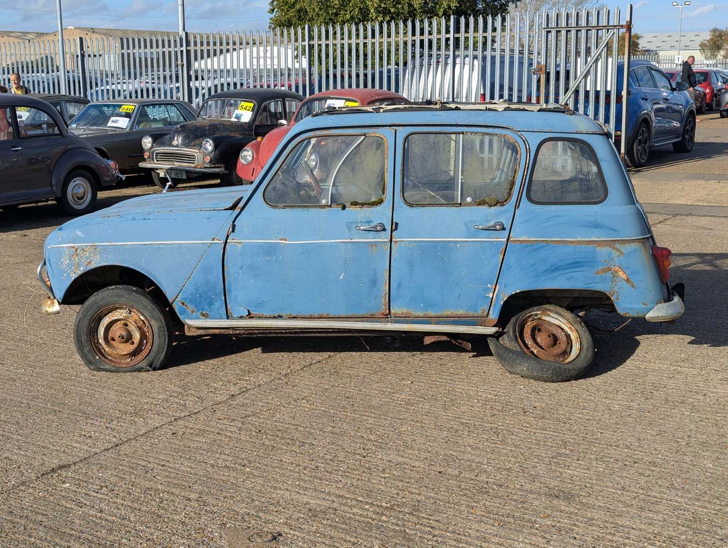 <p>1968 RENAULT 4</p>