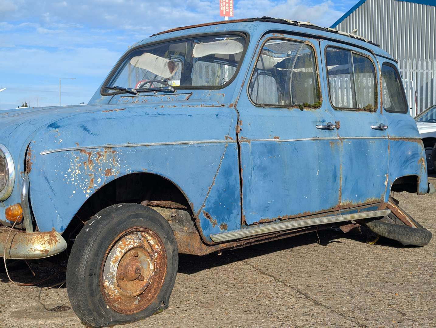 <p>1968 RENAULT 4</p>