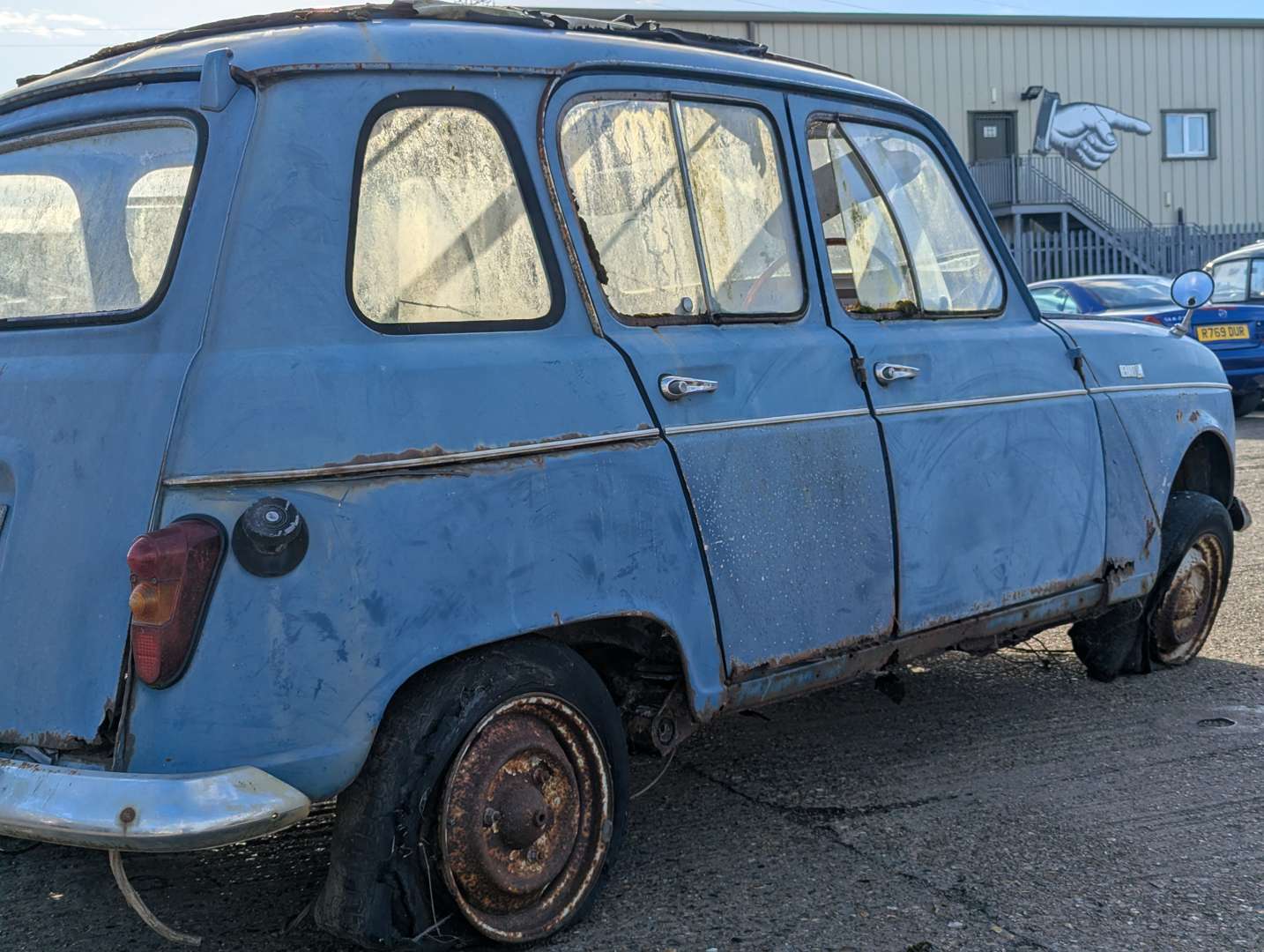 <p>1968 RENAULT 4</p>