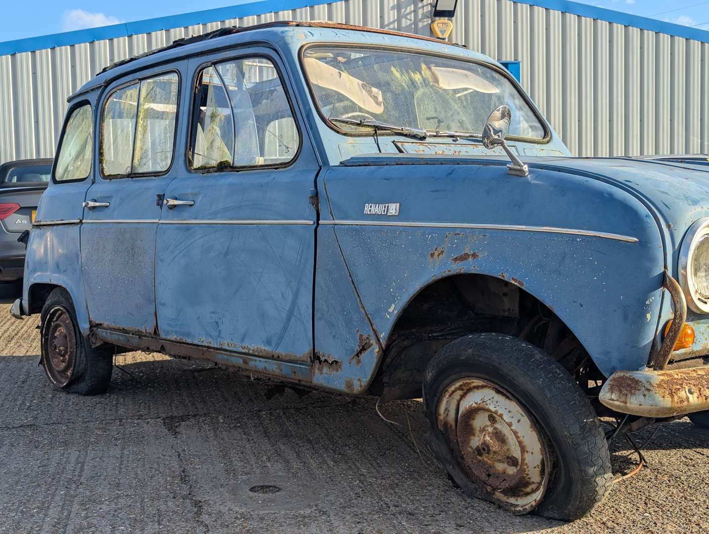 <p>1968 RENAULT 4</p>