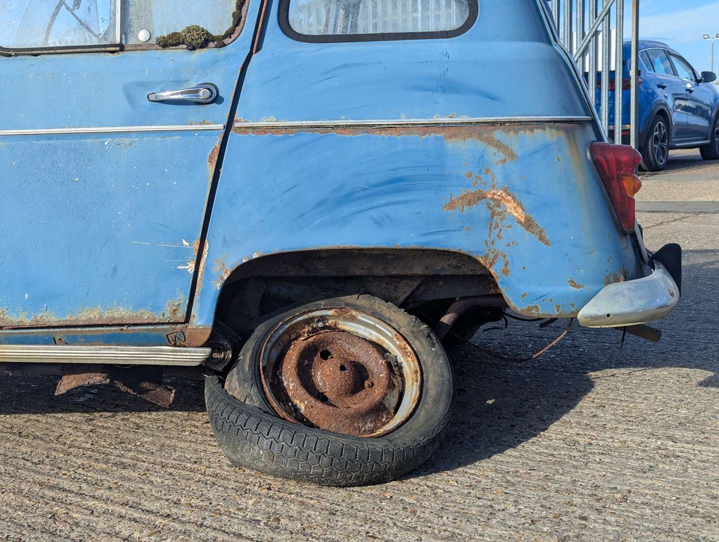 <p>1968 RENAULT 4</p>