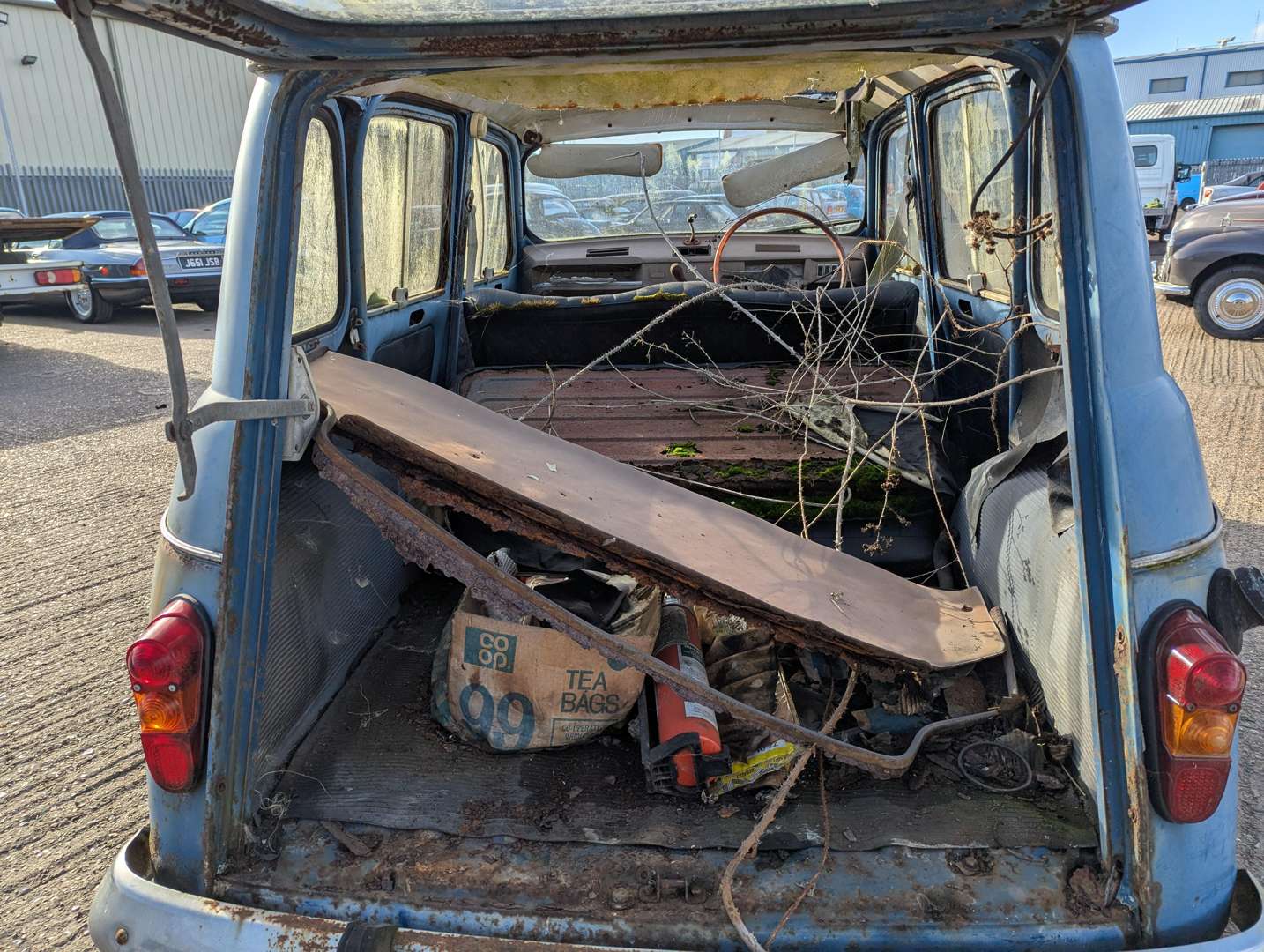 <p>1968 RENAULT 4</p>