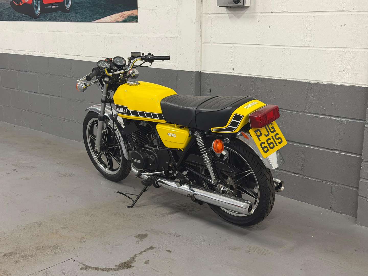 <p>1977 YAMAHA RD400</p>