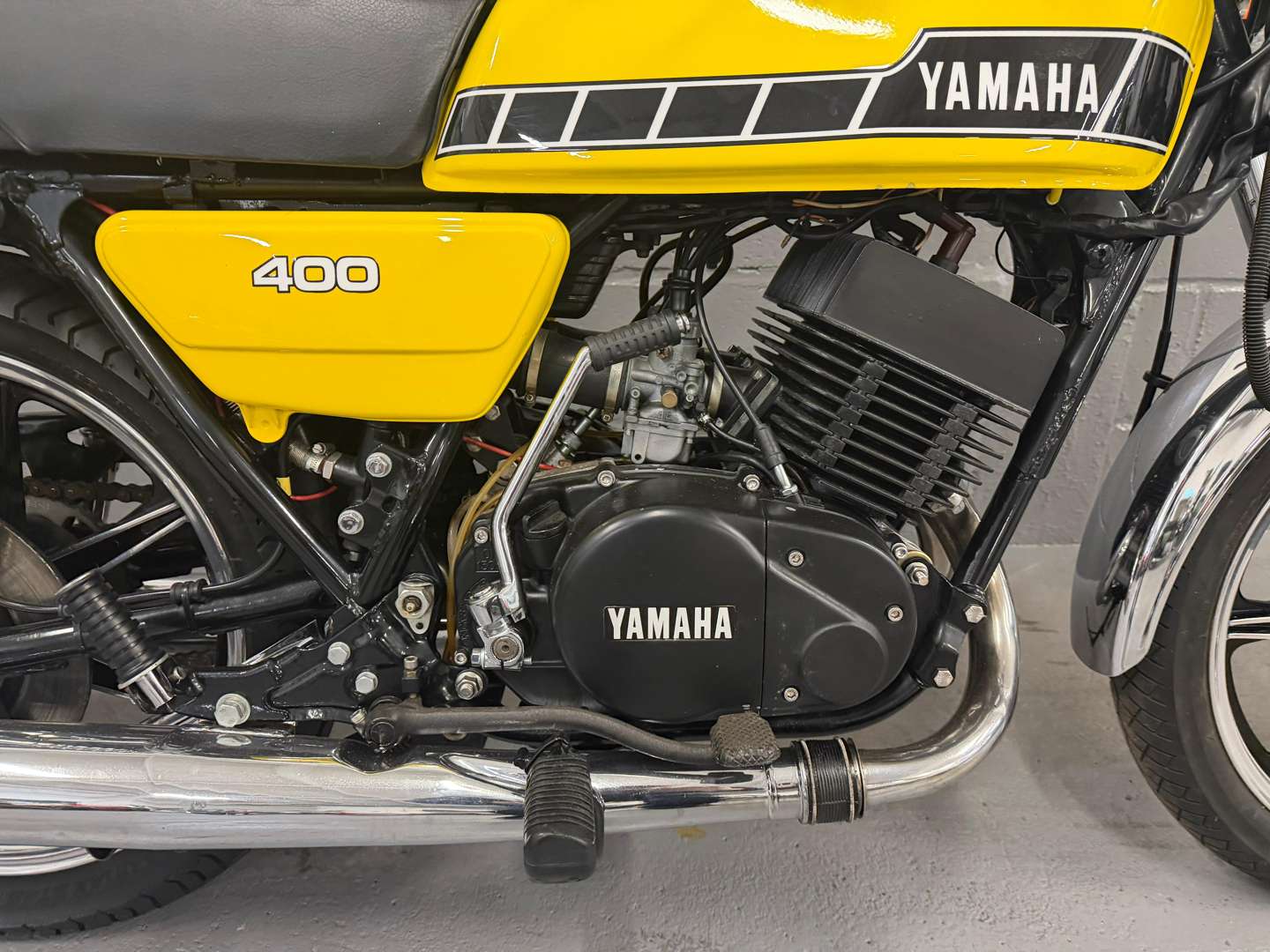 <p>1977 YAMAHA RD400</p>