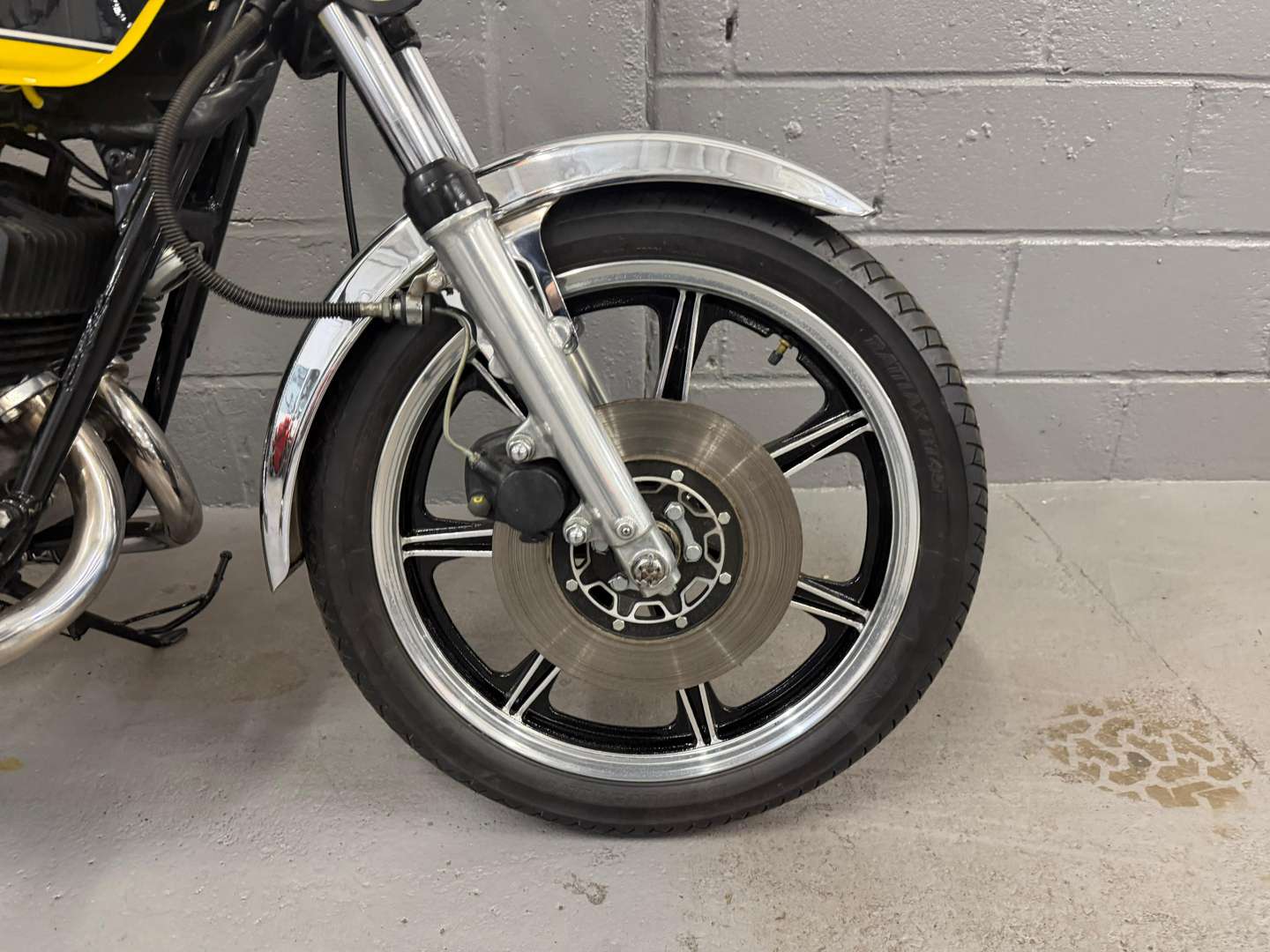 <p>1977 YAMAHA RD400</p>