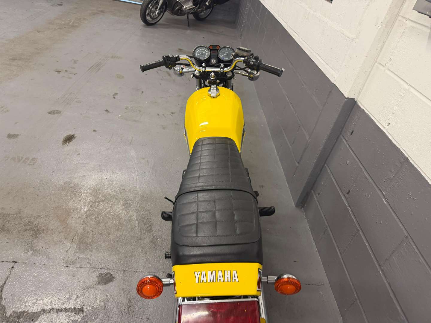 <p>1977 YAMAHA RD400</p>