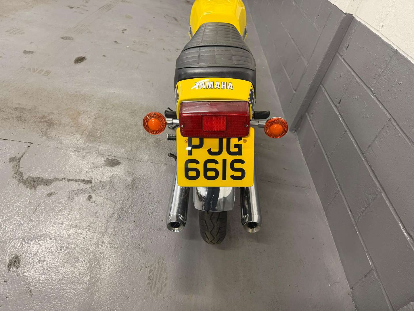 <p>1977 YAMAHA RD400</p>