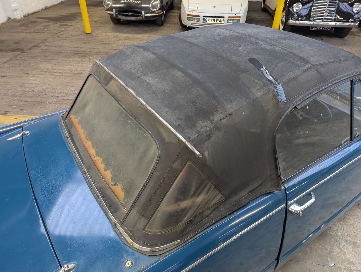 <p>1971 TRIUMPH HERALD 13/60 CONVERTIBLE</p>