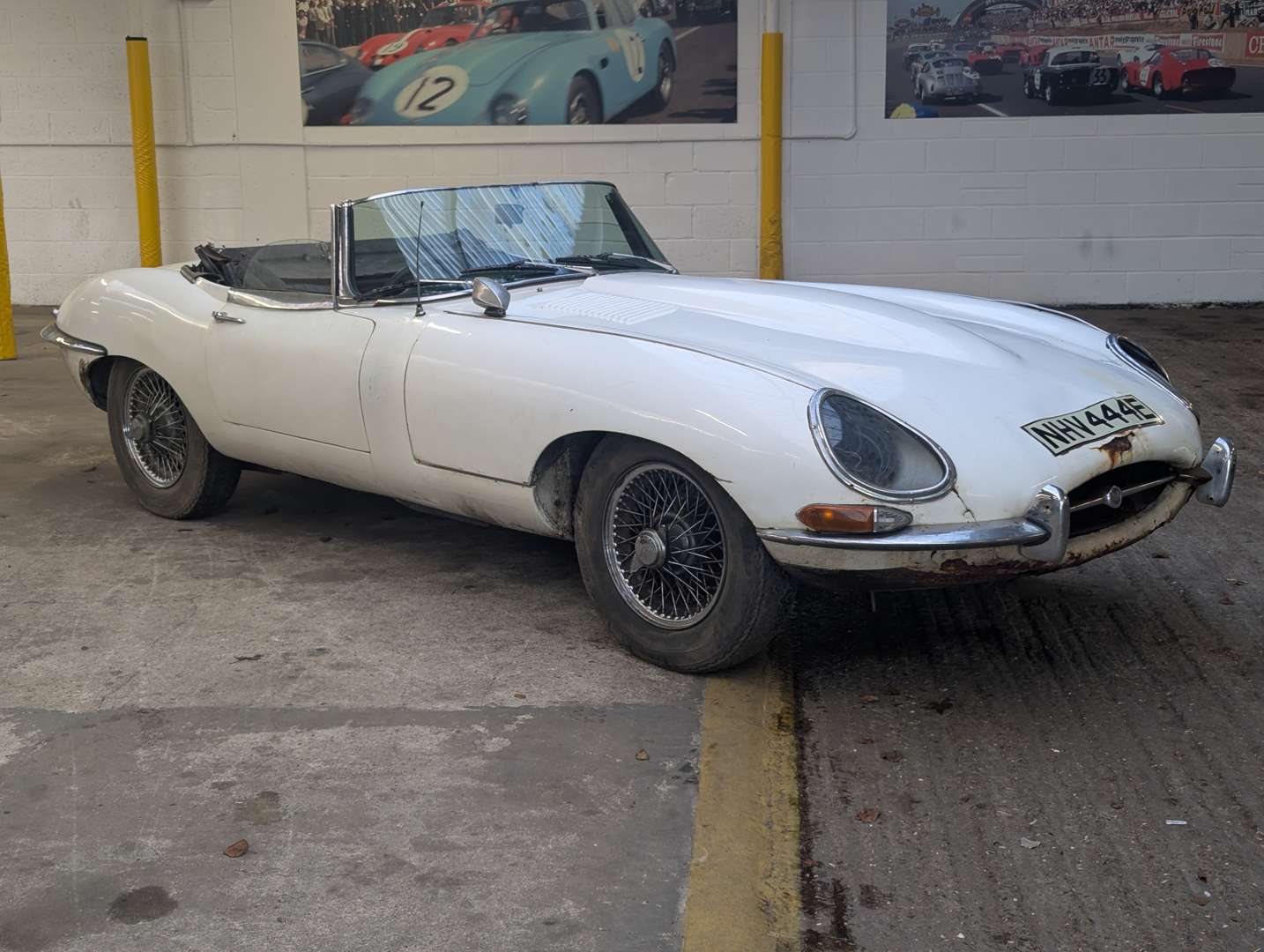 <p>1967 JAGUAR E-TYPE SERIES I 4.2 ROADSTER</p>