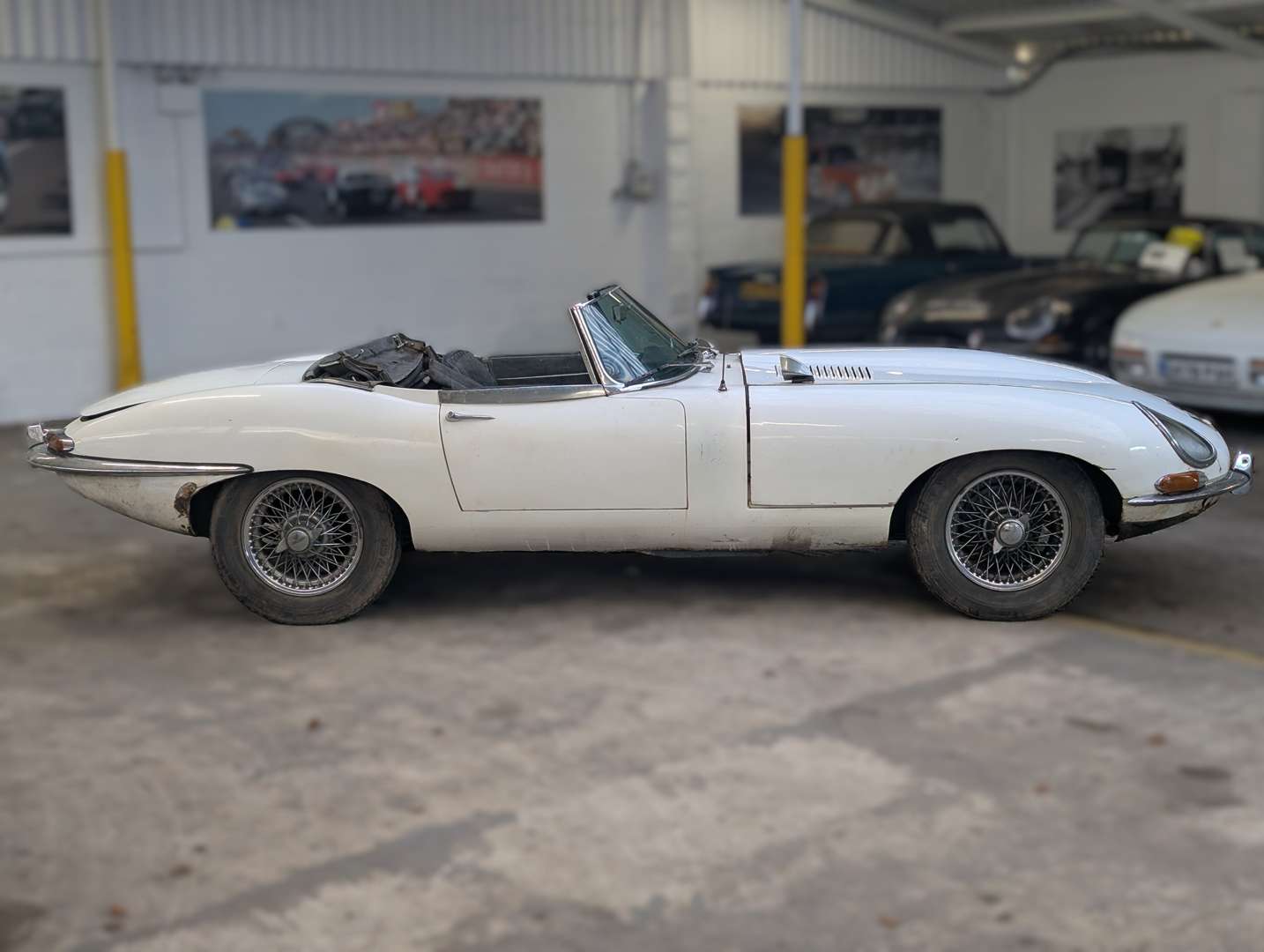<p>1967 JAGUAR E-TYPE SERIES I 4.2 ROADSTER</p>