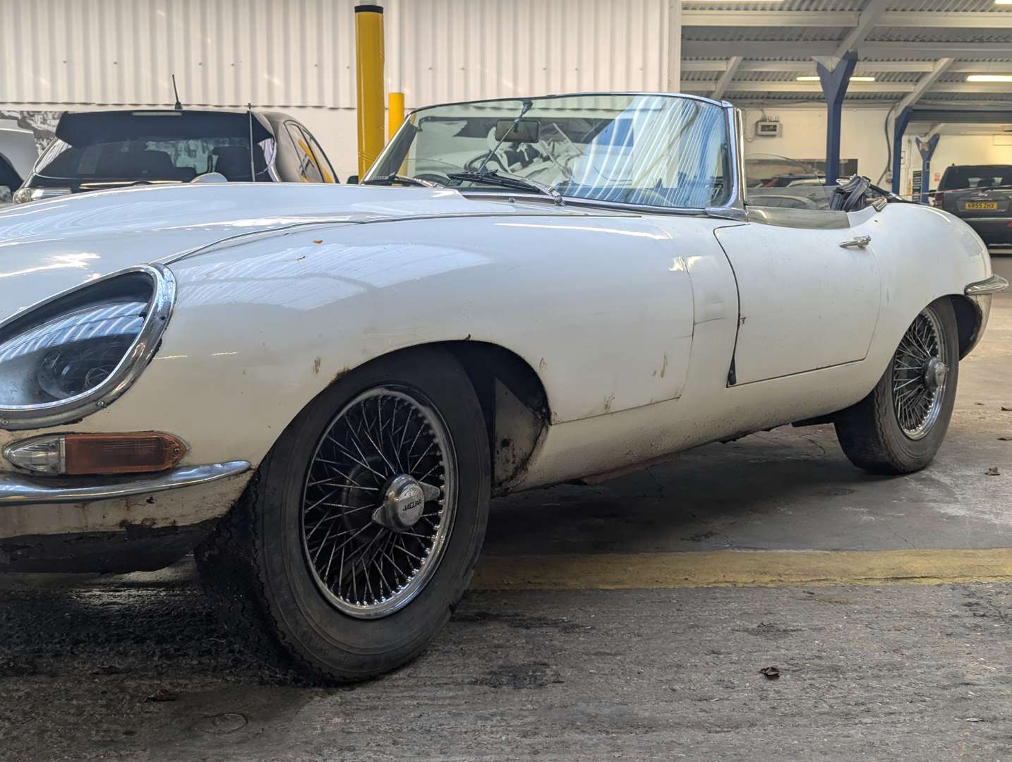 <p>1967 JAGUAR E-TYPE SERIES I 4.2 ROADSTER</p>