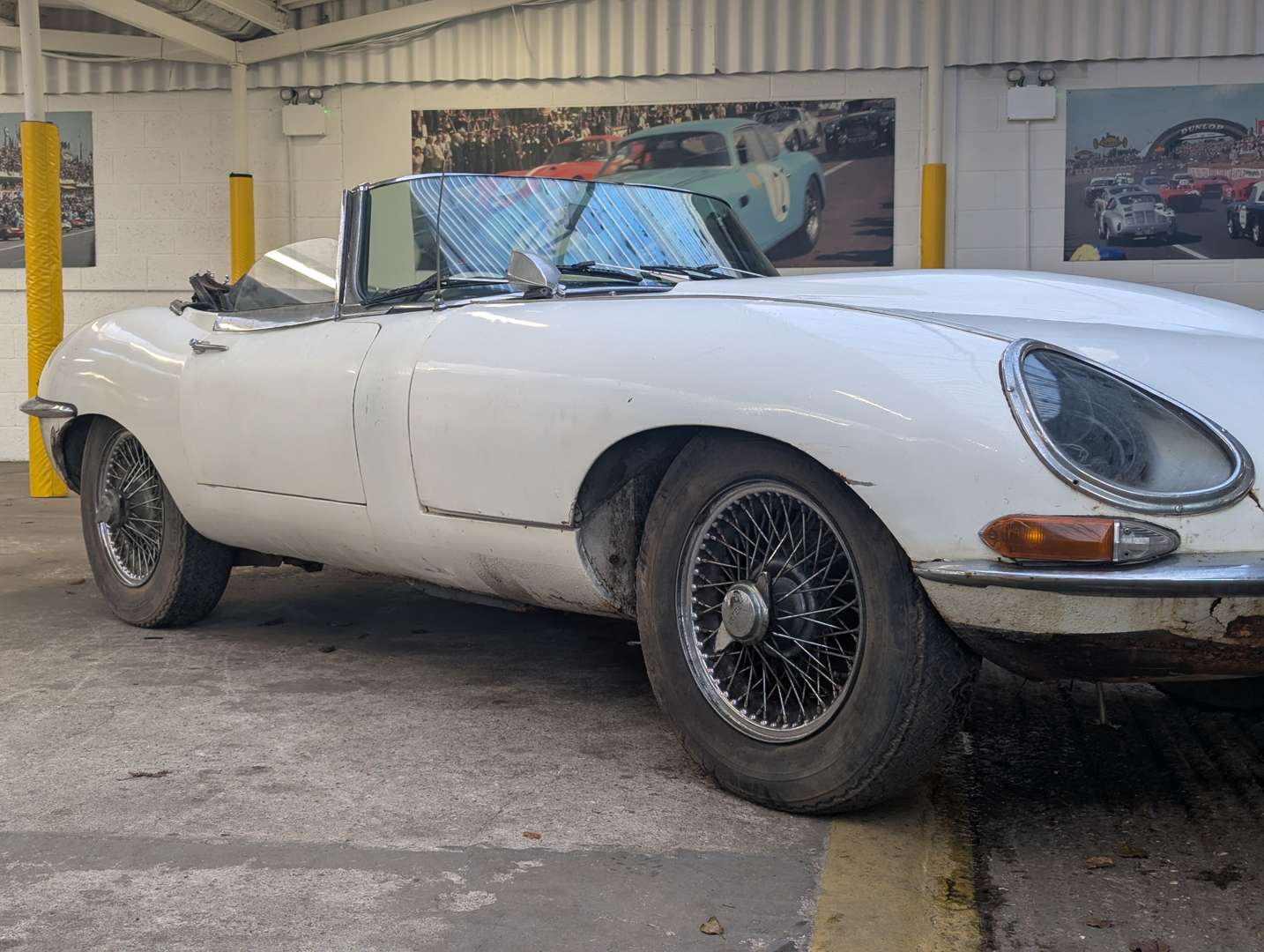 <p>1967 JAGUAR E-TYPE SERIES I 4.2 ROADSTER</p>