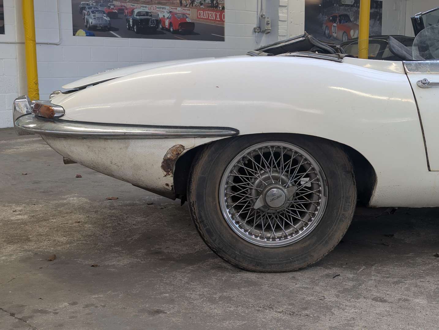 <p>1967 JAGUAR E-TYPE SERIES I 4.2 ROADSTER</p>