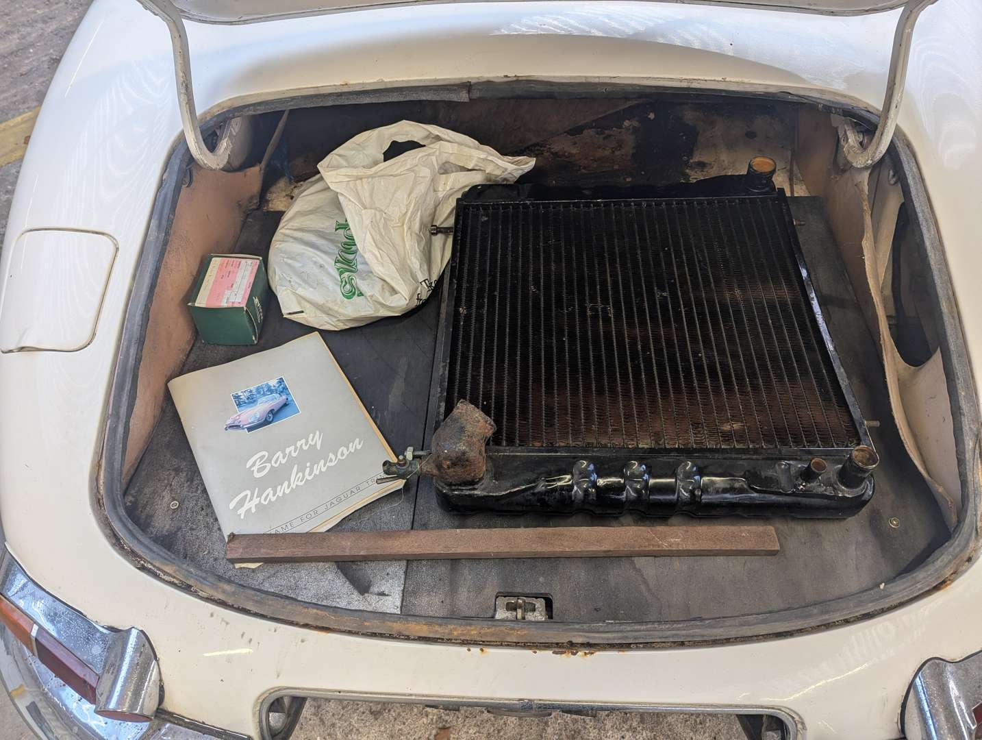 <p>1967 JAGUAR E-TYPE SERIES I 4.2 ROADSTER</p>