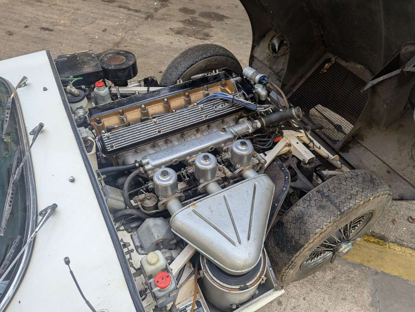 <p>1967 JAGUAR E-TYPE SERIES I 4.2 ROADSTER</p>