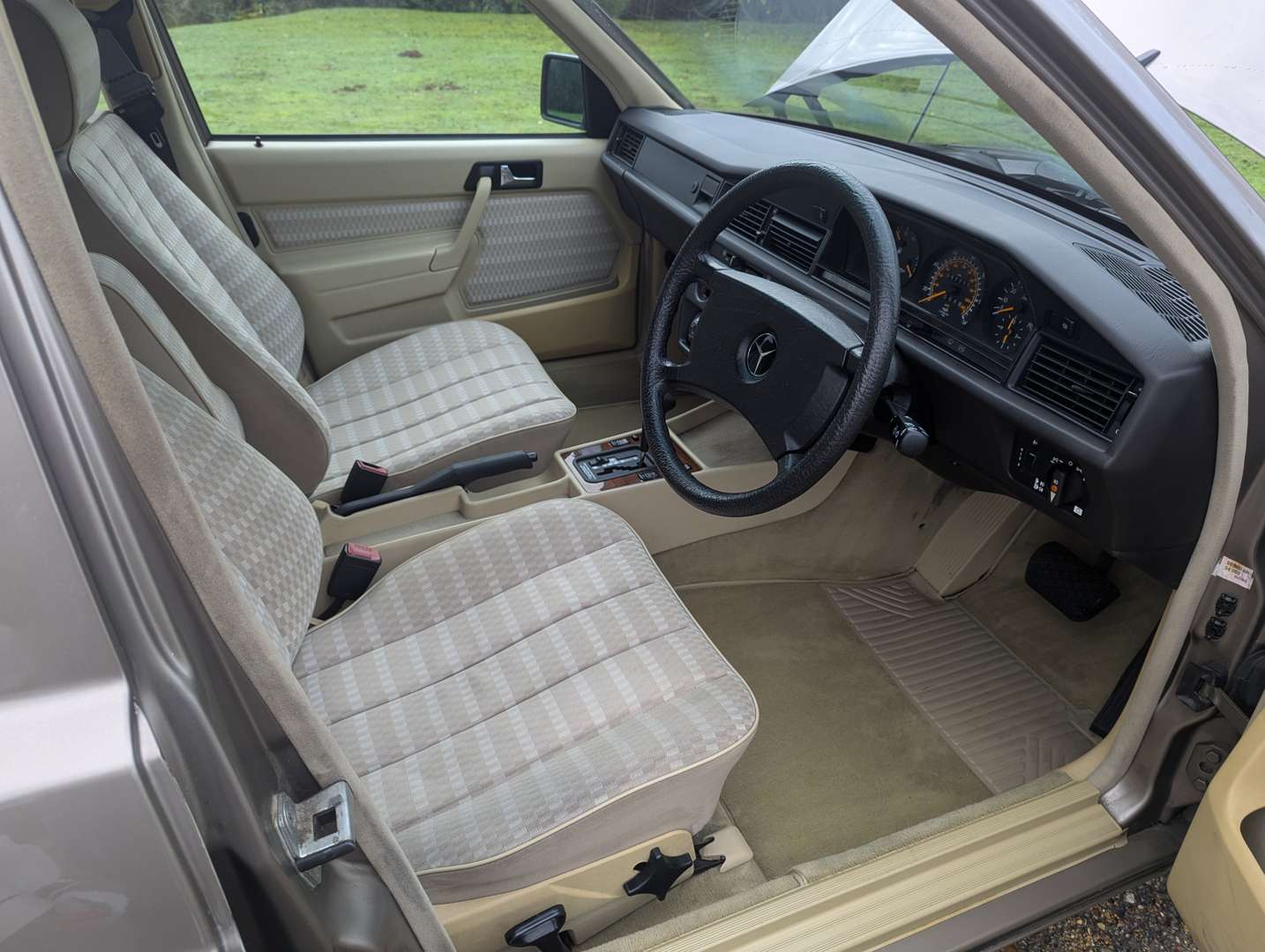 <p>1990 MERCEDES 190E W201 2.0 AUTO</p>