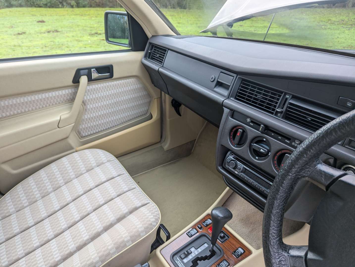 <p>1990 MERCEDES 190E W201 2.0 AUTO</p>